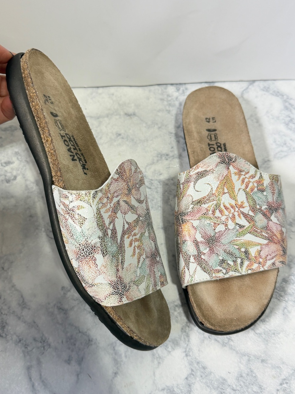 Naot Skylar muted floral tropical leather slides sandals slip on size 11